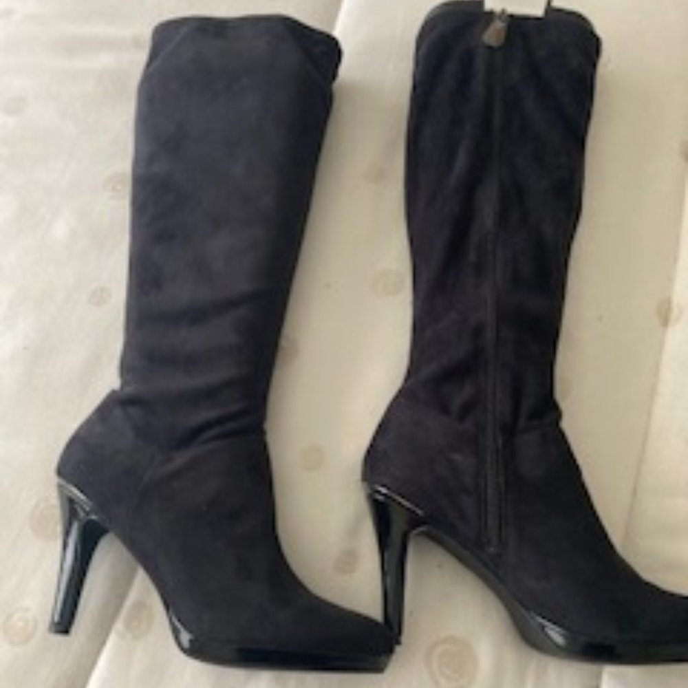 TAHARI Black Suede Boots  Side Zipper, Size 8m , 4 inch heels  soft fabric